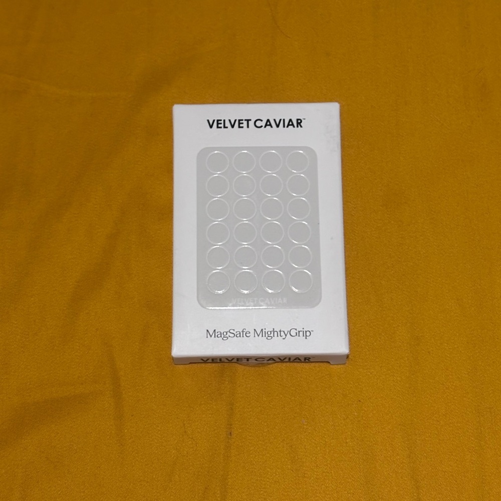 New Velvet Caviar White MagSafe Grip